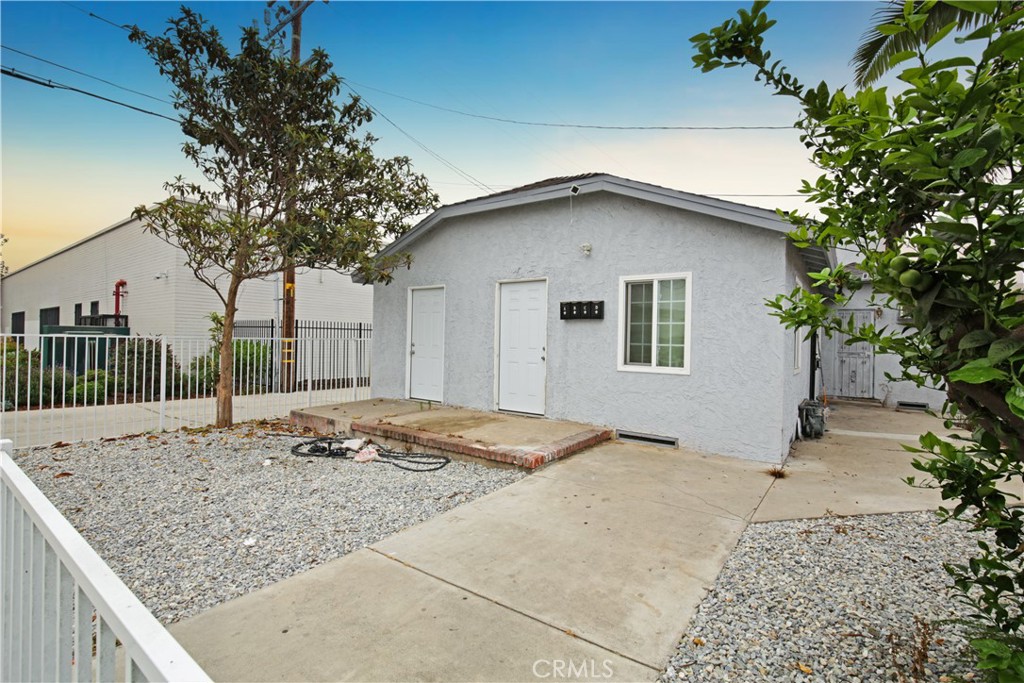 2514 Clarendon Avenue Property Photo 4