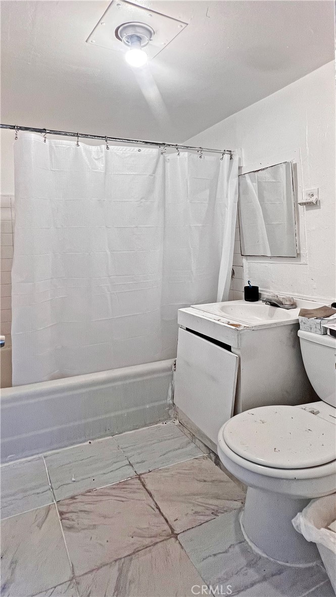 2514 Clarendon Avenue Property Photo 22