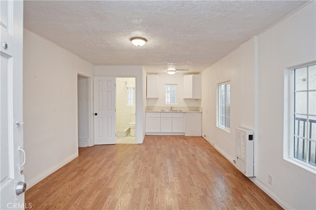 2514 Clarendon Avenue Property Photo 26