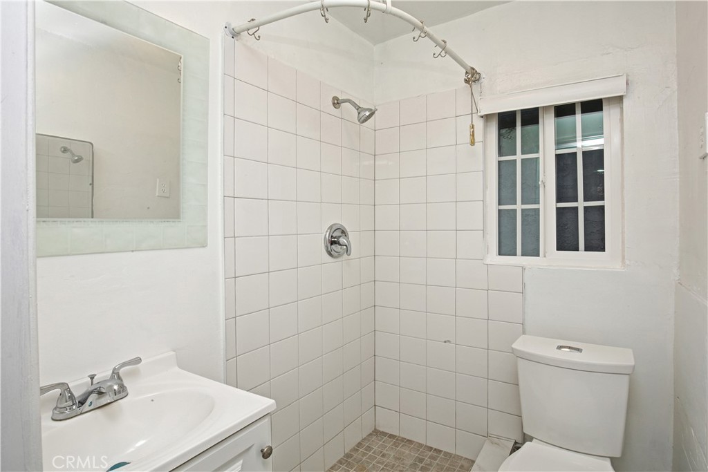 2514 Clarendon Avenue Property Photo 30