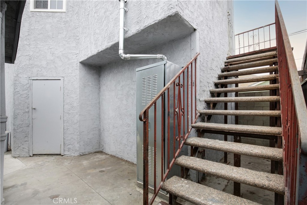 2514 Clarendon Avenue Property Photo 31
