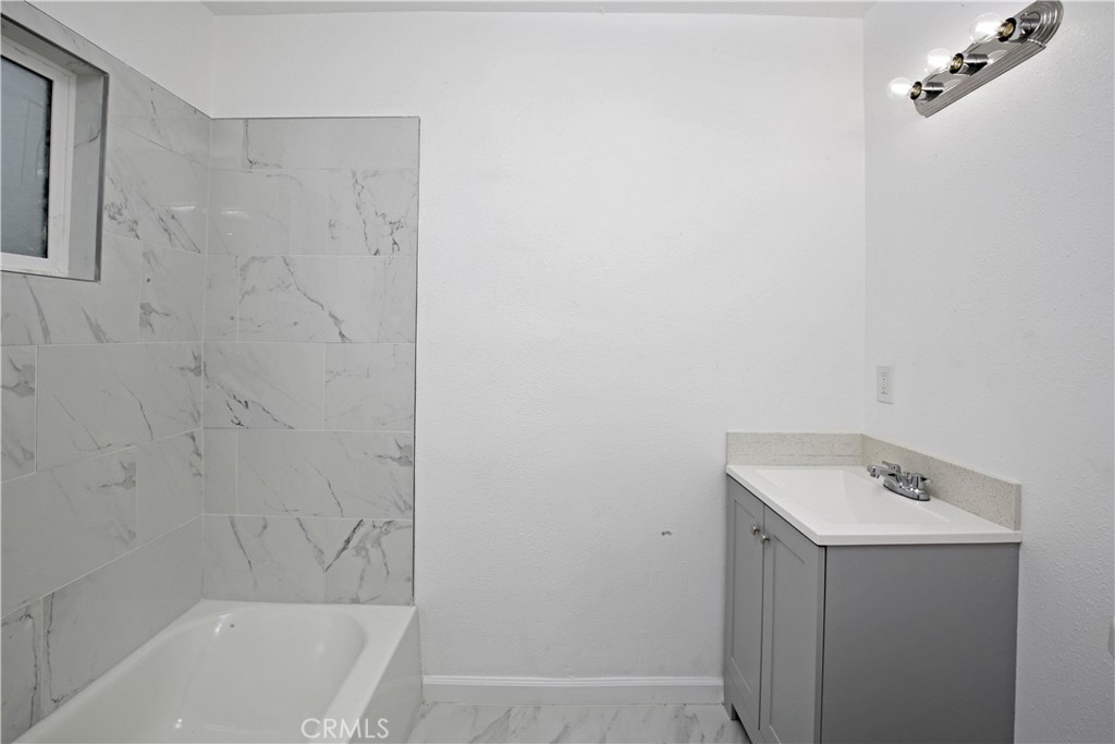 2514 Clarendon Avenue Property Photo 33