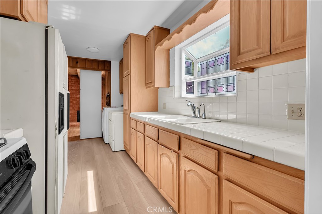 4827 West Broadway Property Photo 8