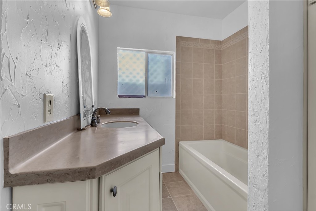 4827 West Broadway Property Photo 17