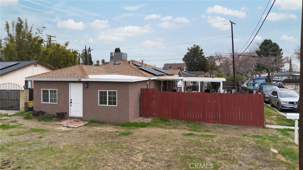 1005 E Lynwood Drive Property Photo 2