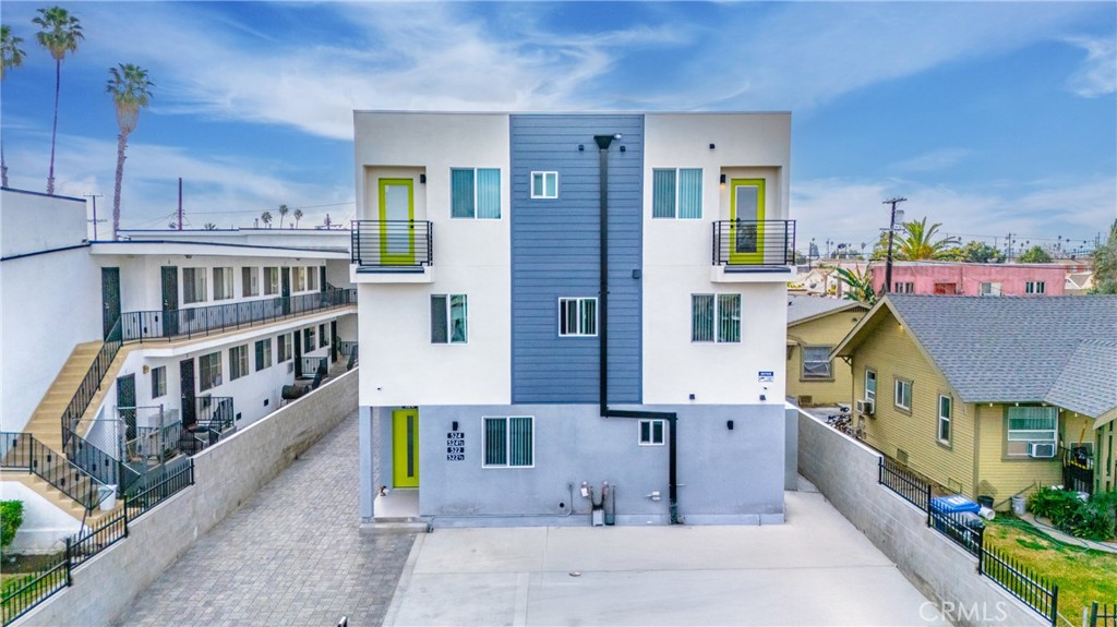 524 W 75th Street Property Photo