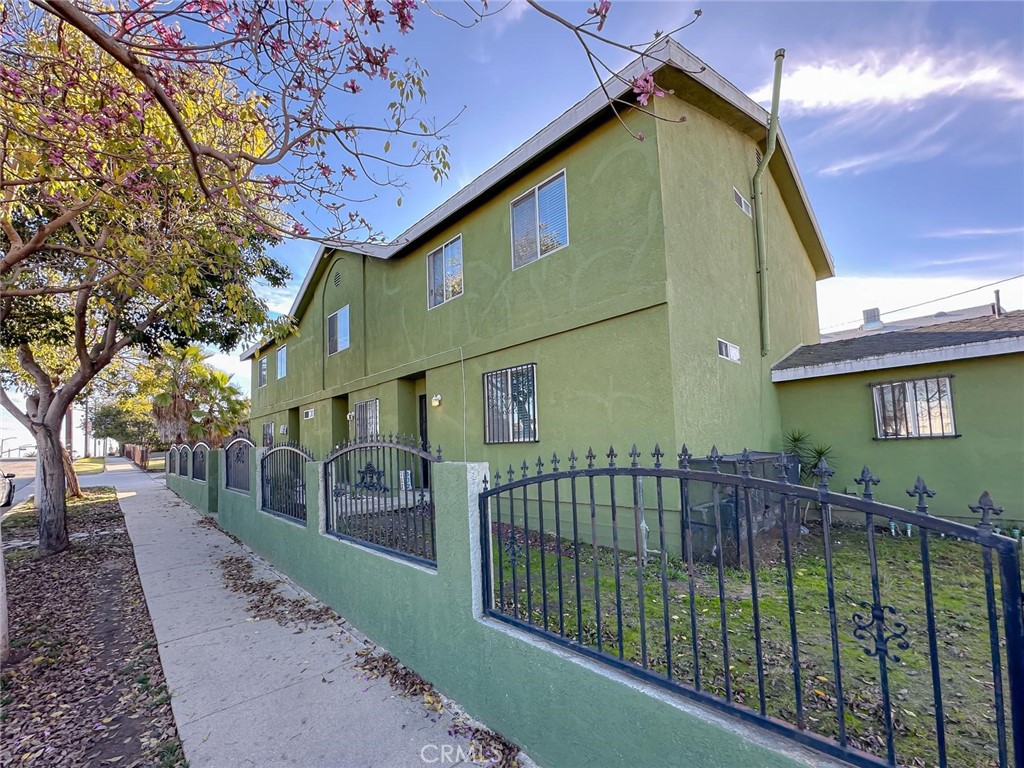 300 W 121st Street W Property Photo