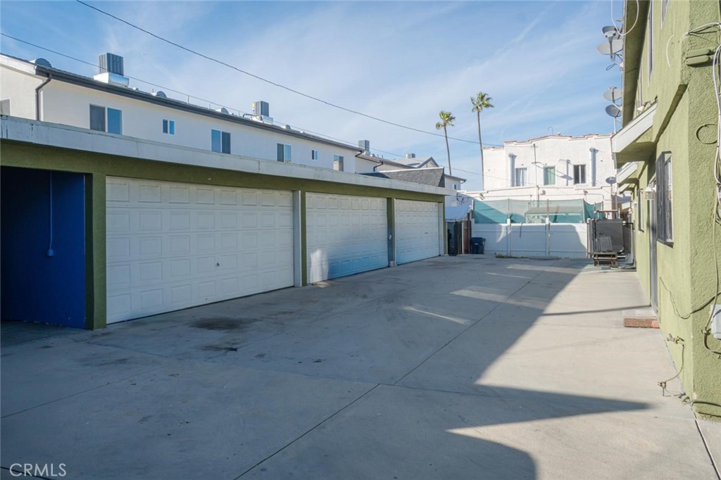 300 W 121st Street W Property Photo 4