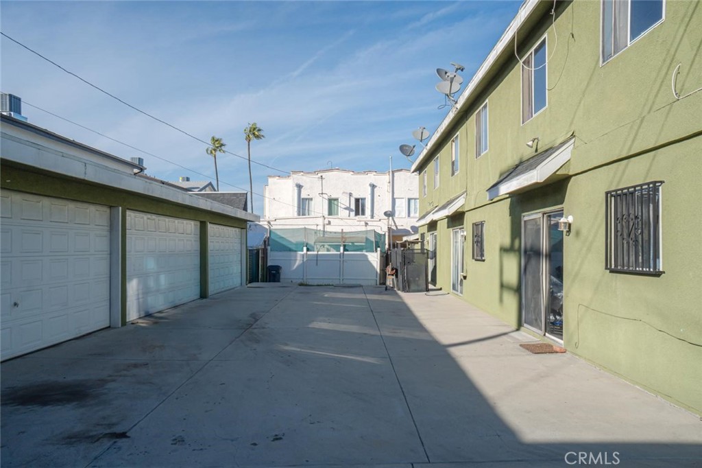 300 W 121st Street W Property Photo 5