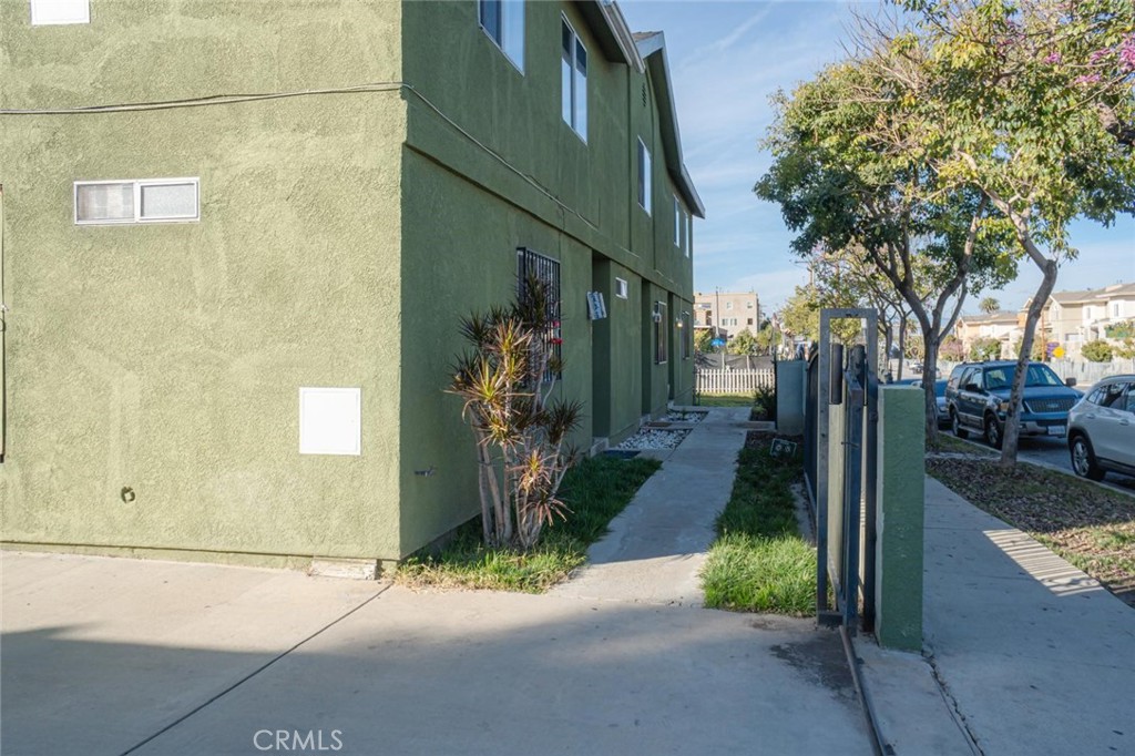 300 W 121st Street W Property Photo 6