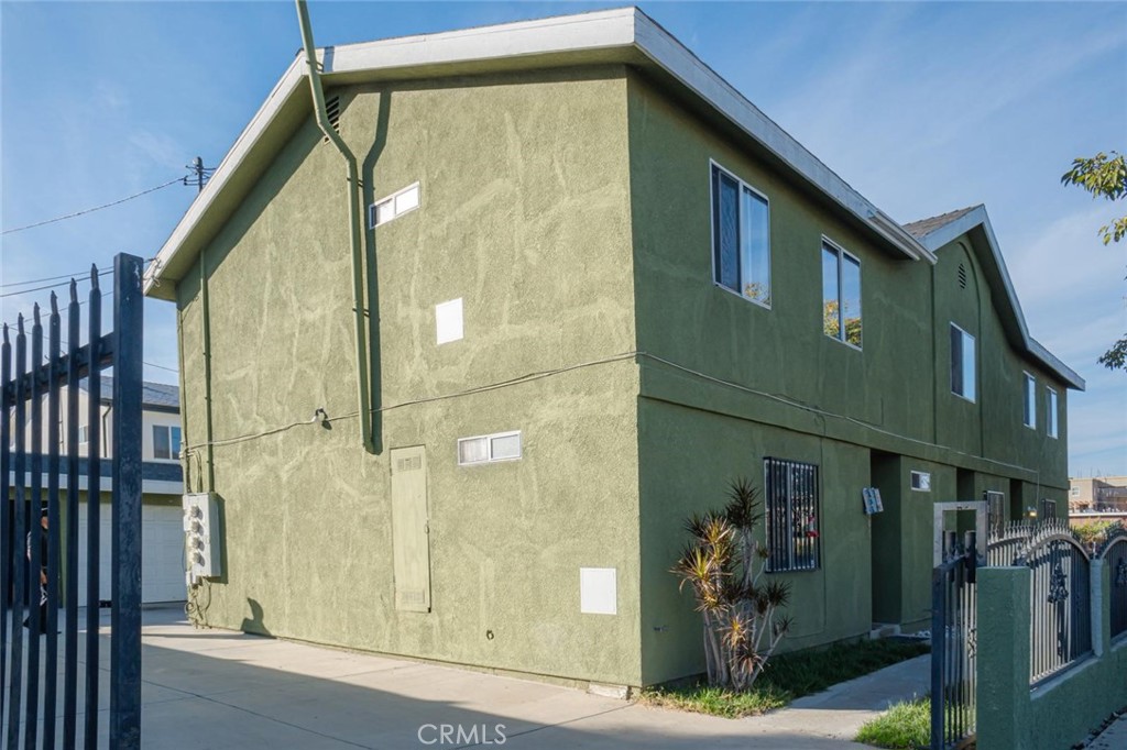 300 W 121st Street W Property Photo 7