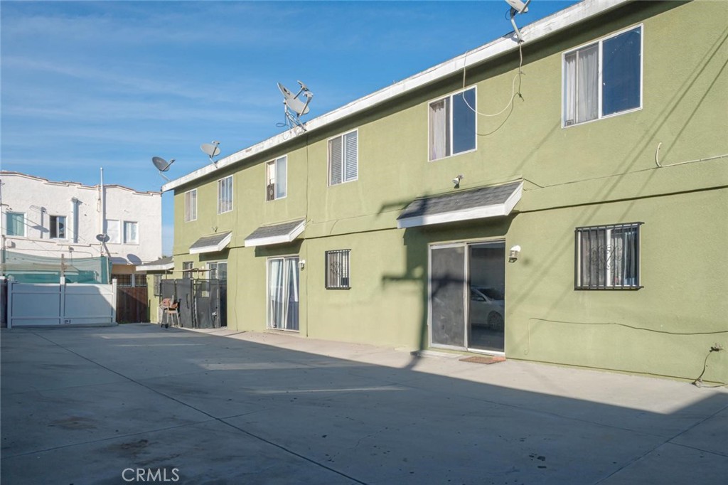 300 W 121st Street W Property Photo 8