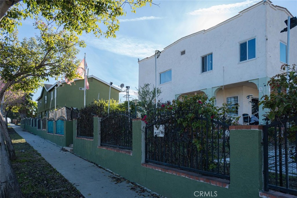 300 W 121st Street W Property Photo 14