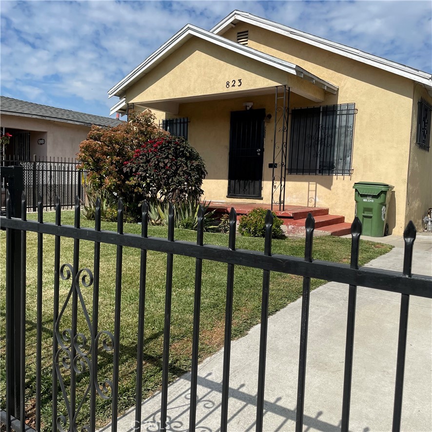 823 W 73rd Street Property Photo 1