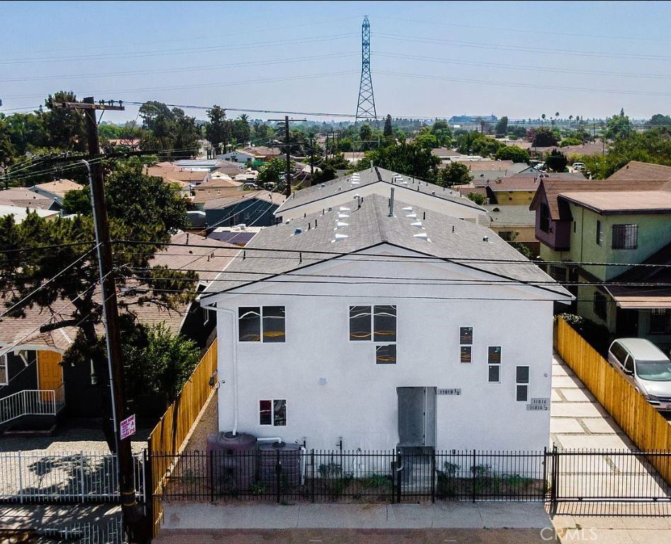 11818 S Avalon Boulevard Property Photo