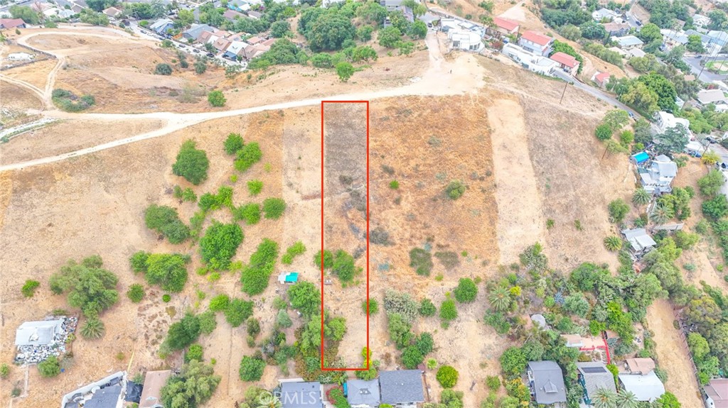 2911 N Thomas Property Photo 1