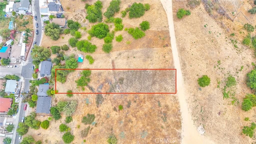 2911 N Thomas Property Photo 3
