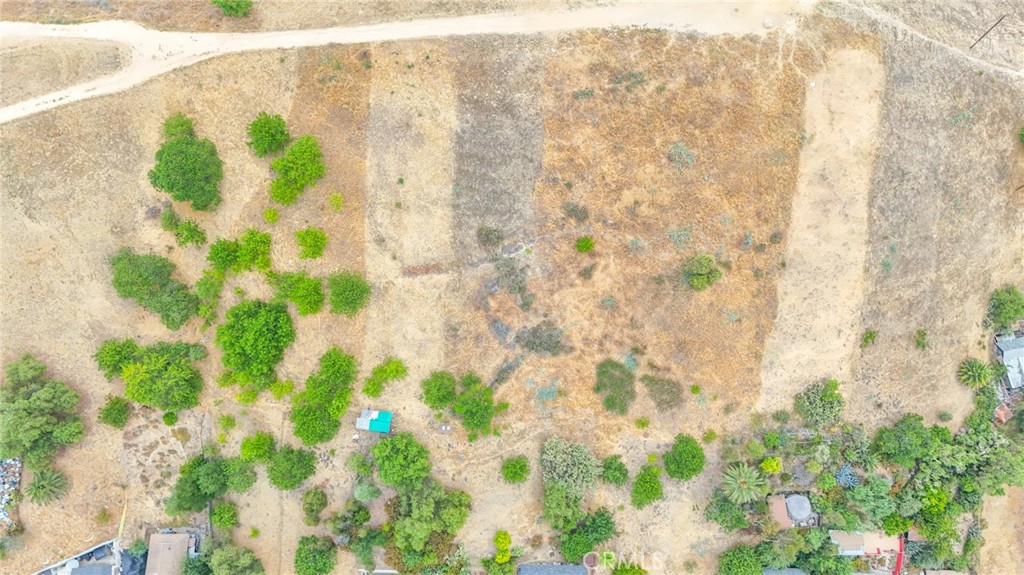 2911 N Thomas Property Photo 4
