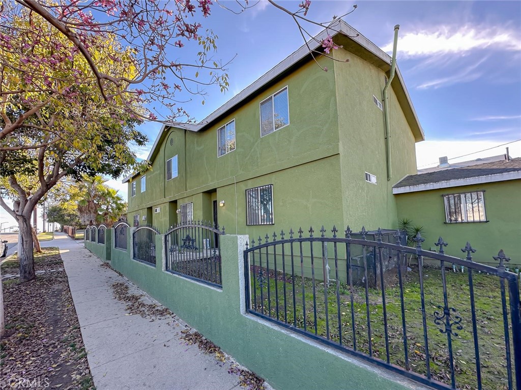 300 W 121st Street W Property Photo