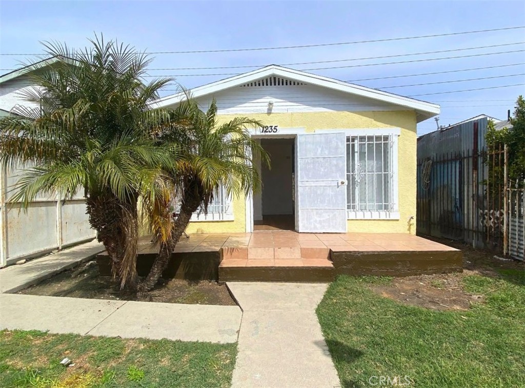 90002 Real Estate Listings Main Image