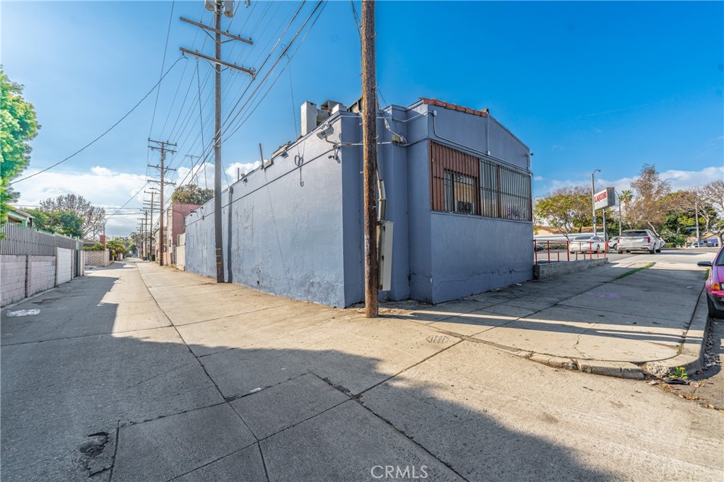 6172 Long Beach Boulevard Property Photo 2