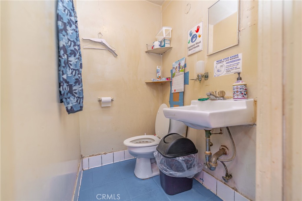 6172 Long Beach Boulevard Property Photo 4