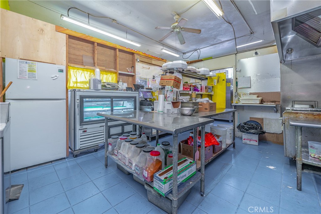 6172 Long Beach Boulevard Property Photo 8
