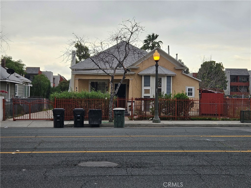 651 W 6th Street Property Photo 3