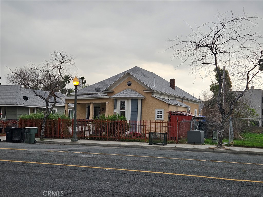 651 W 6th Street Property Photo 4