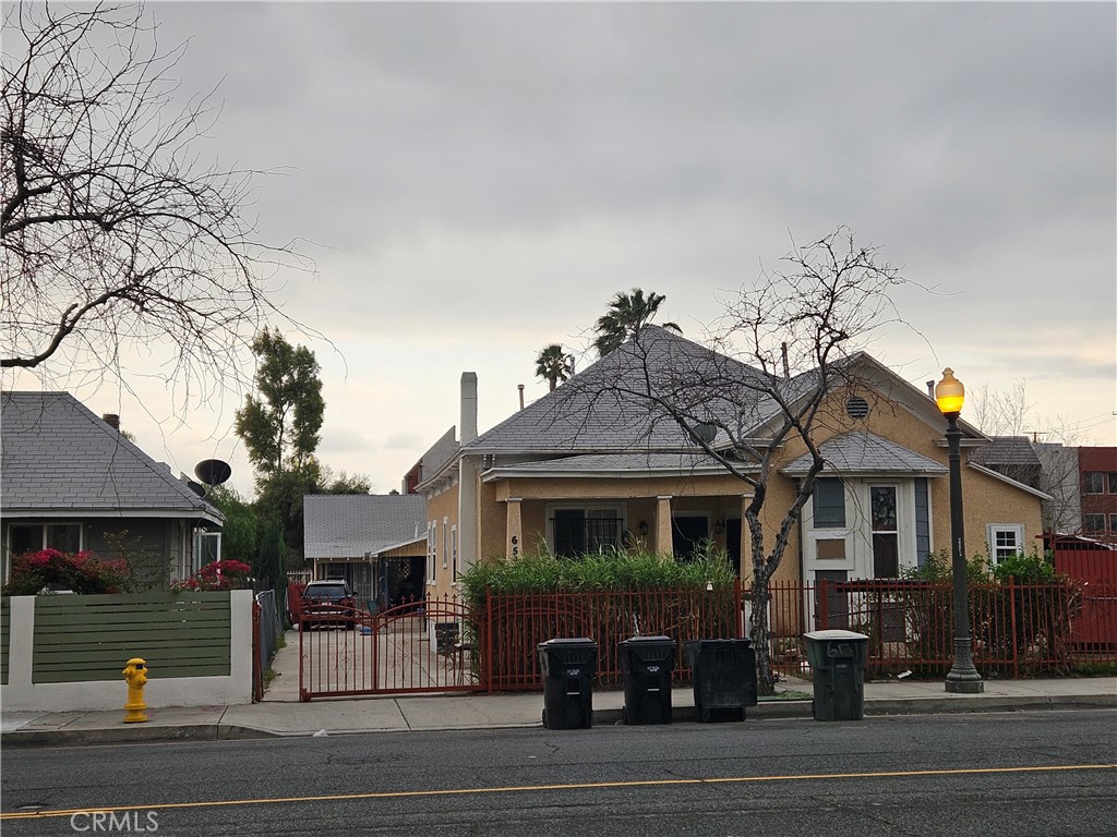 651 W 6th Street Property Photo 5