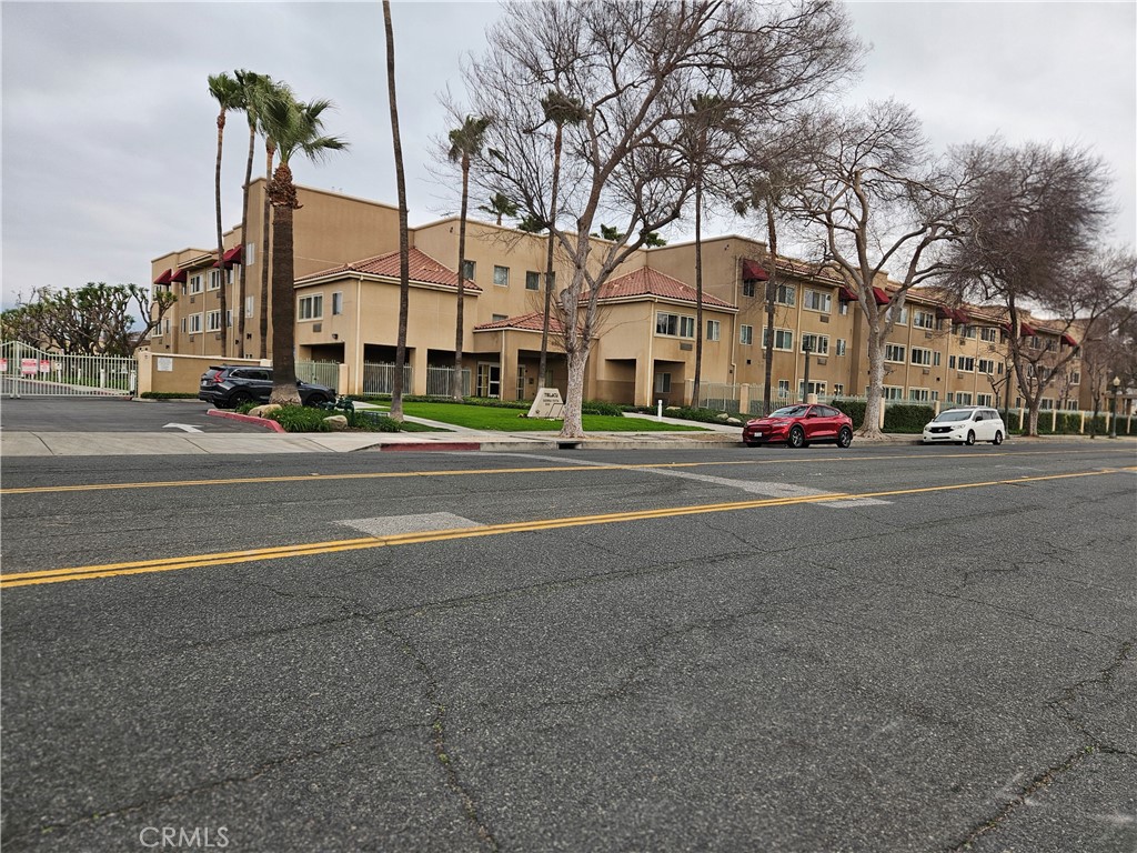 651 W 6th Street Property Photo 8