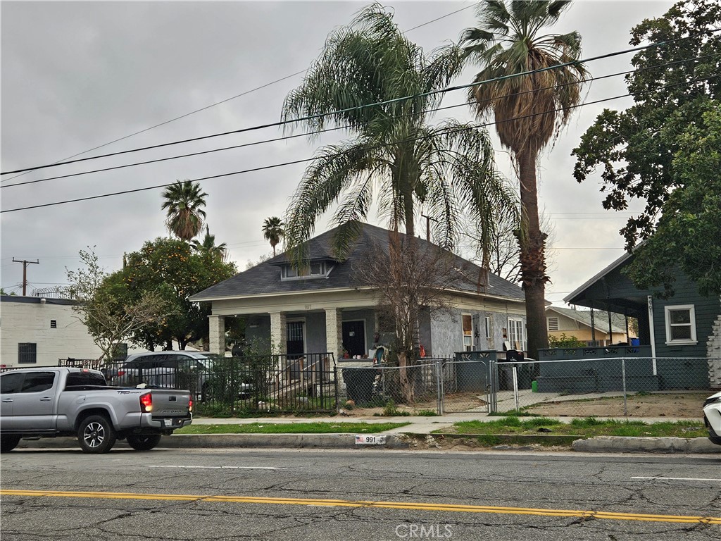 987 W Rialto Avenue Property Photo 2