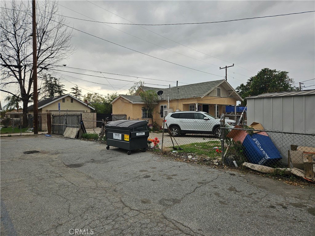 987 W Rialto Avenue Property Photo 5