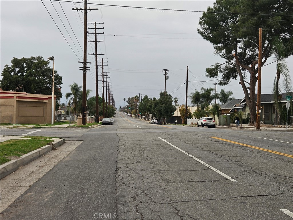 987 W Rialto Avenue Property Photo 6