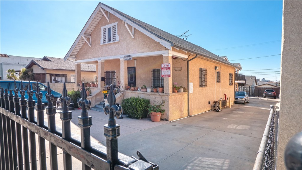 2432 Fairmount Street Property Photo 3