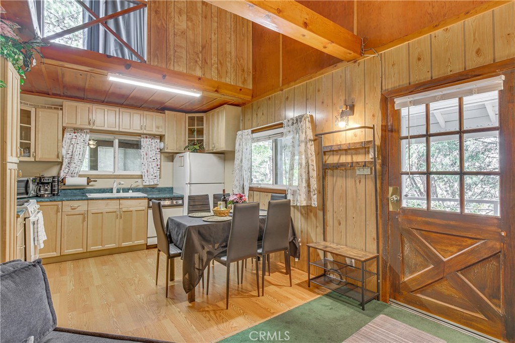 593 Arbula Drive Property Photo 11