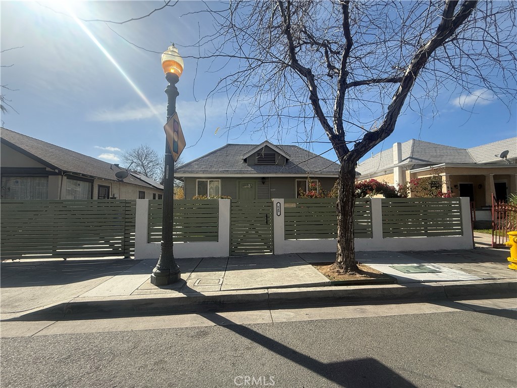 649 W 6th Street Property Photo 2