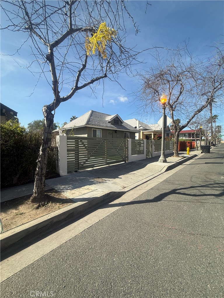 649 W 6th Street Property Photo 3