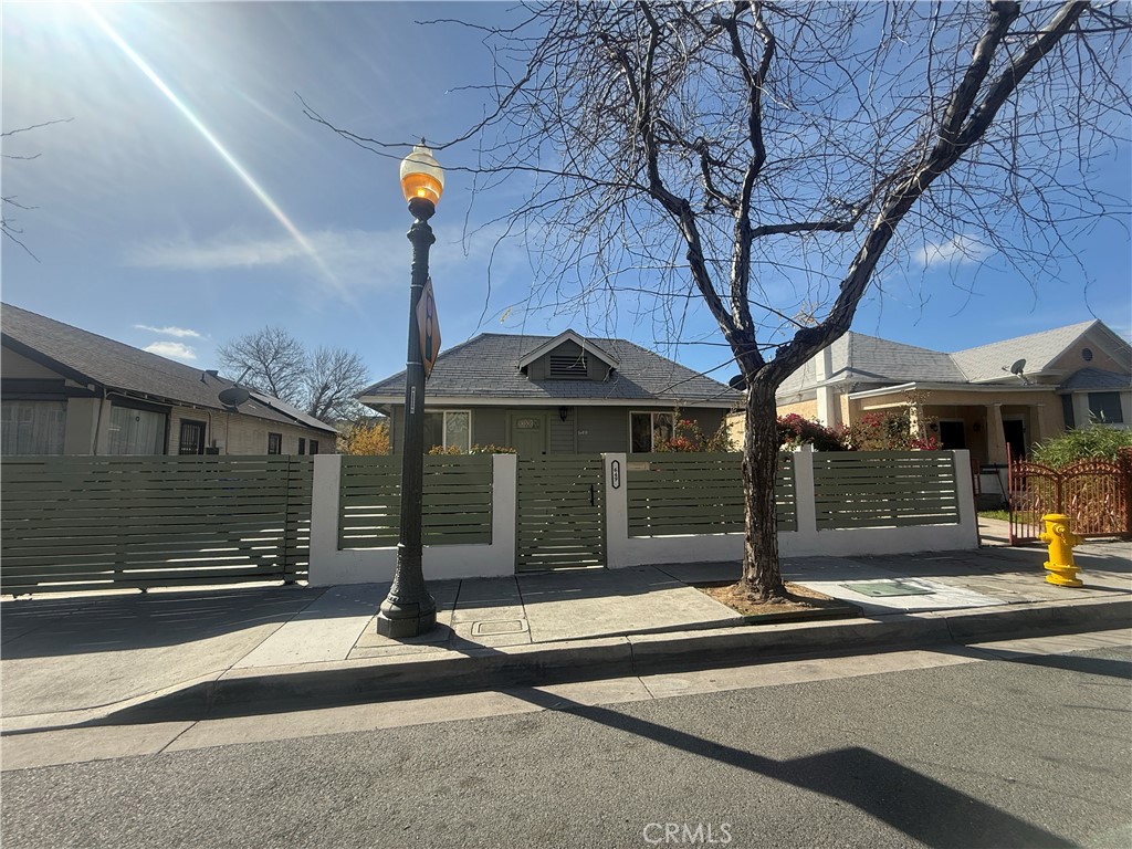 649 W 6th Street Property Photo 5