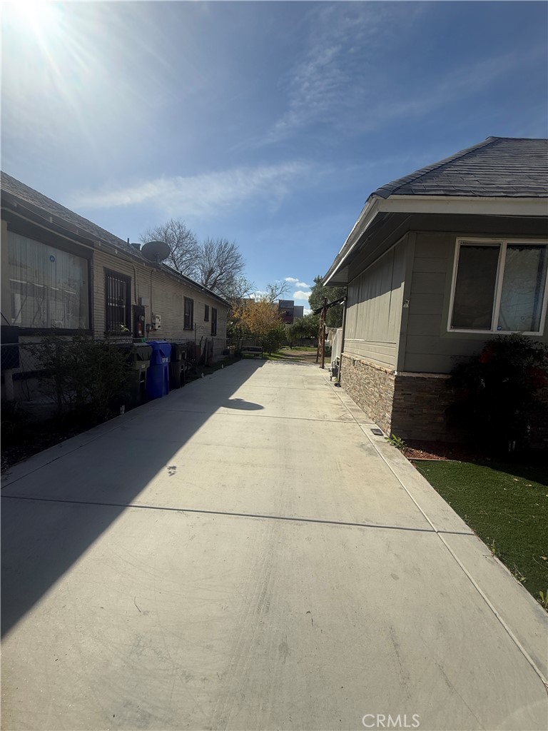 649 W 6th Street Property Photo 8