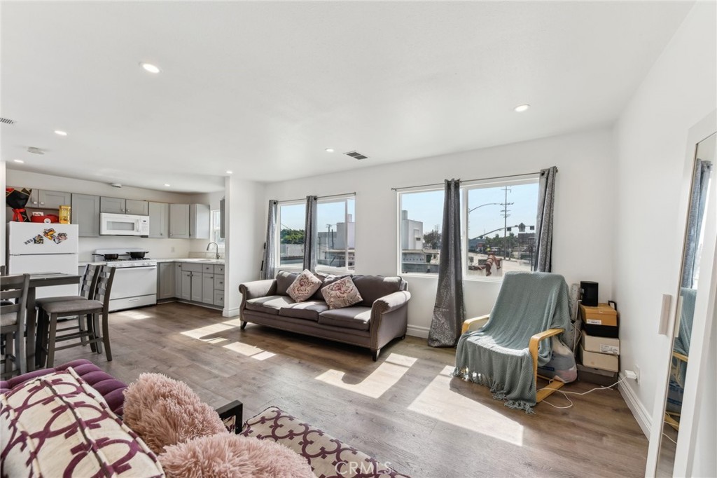 9320 Long Beach Boulevard Property Photo 7