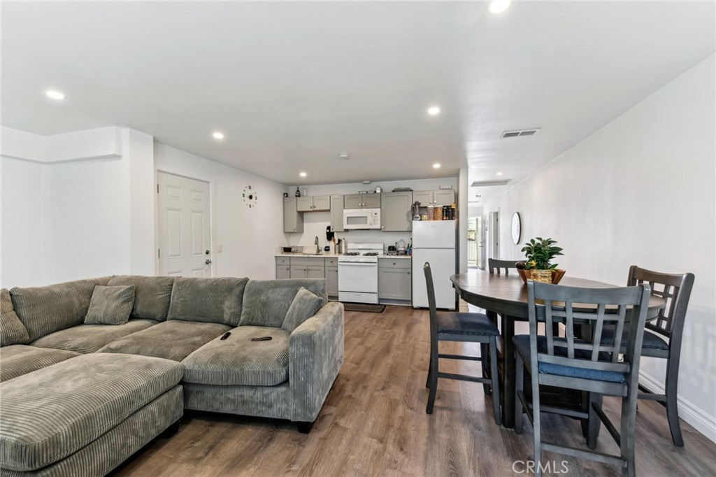 9320 Long Beach Boulevard Property Photo 12