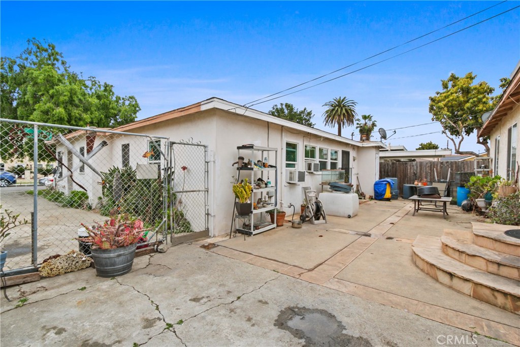 5100 E 60th Place Property Photo 3