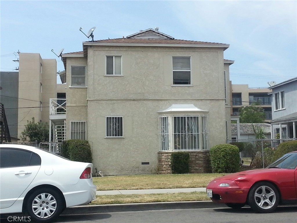 6143 S Hobart Boulevard Property Photo 2