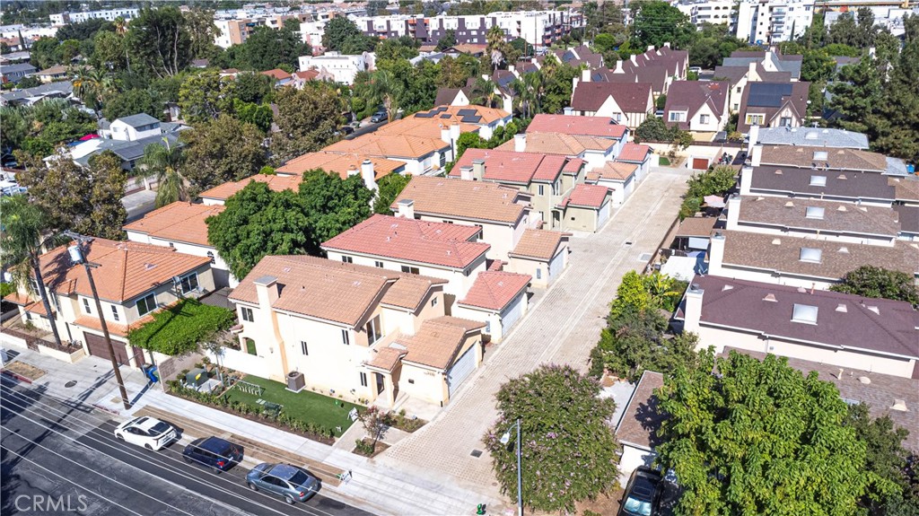 9246 Cedros Avenue 3 Property Photo