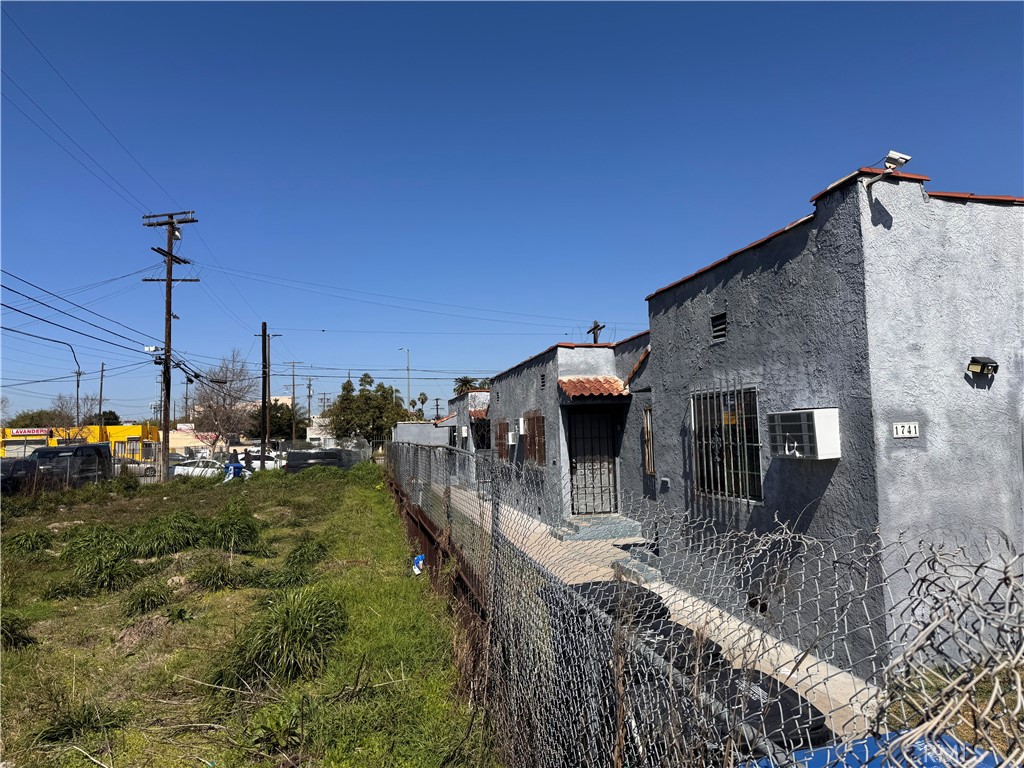 1741 W 64th Street Property Photo 5