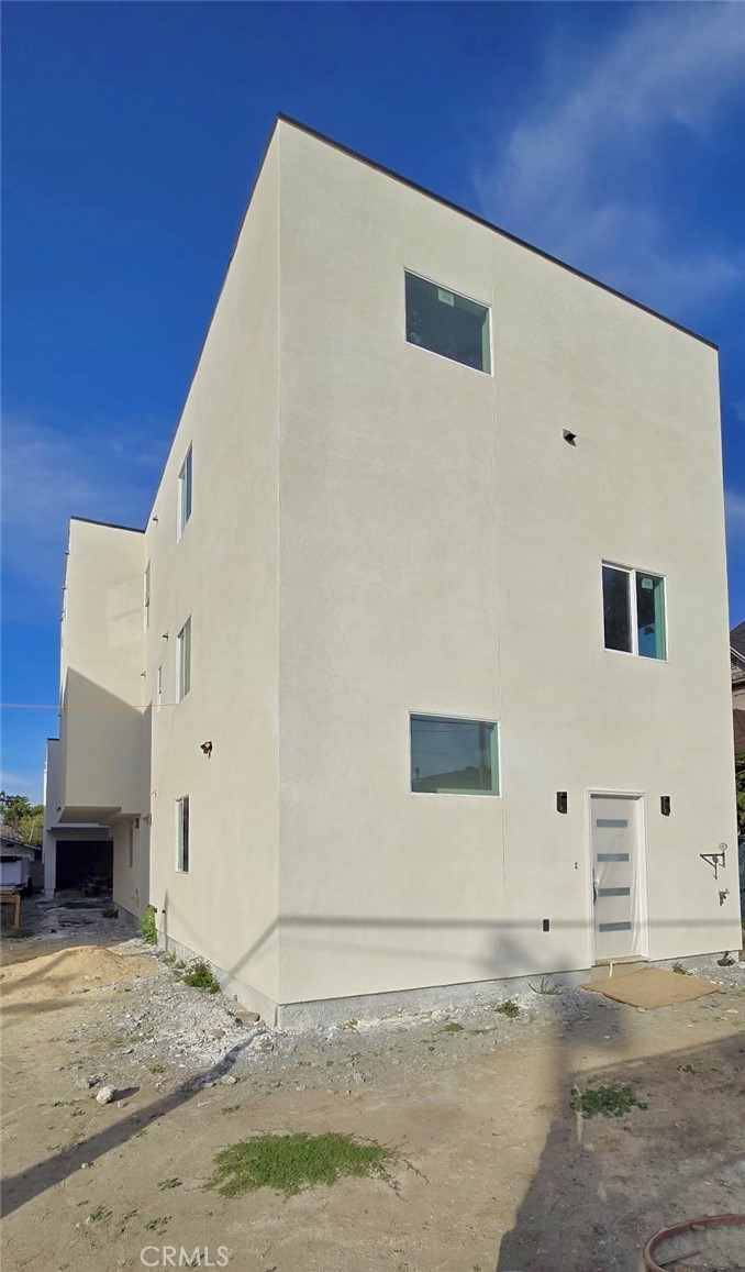 2419 E 3rd Street Property Photo 4