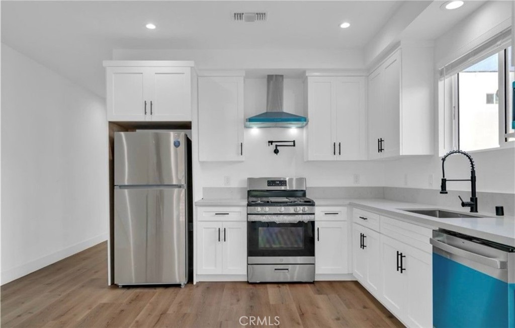 2419 E 3rd Street Property Photo 11
