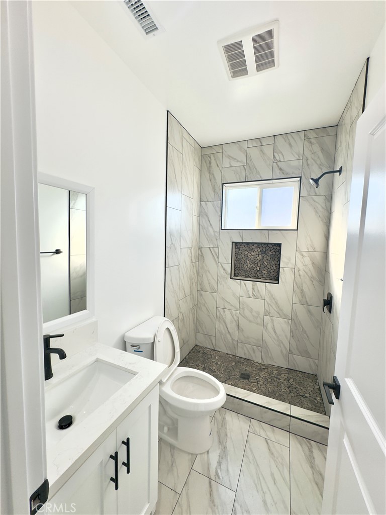 2419 E 3rd Street Property Photo 15