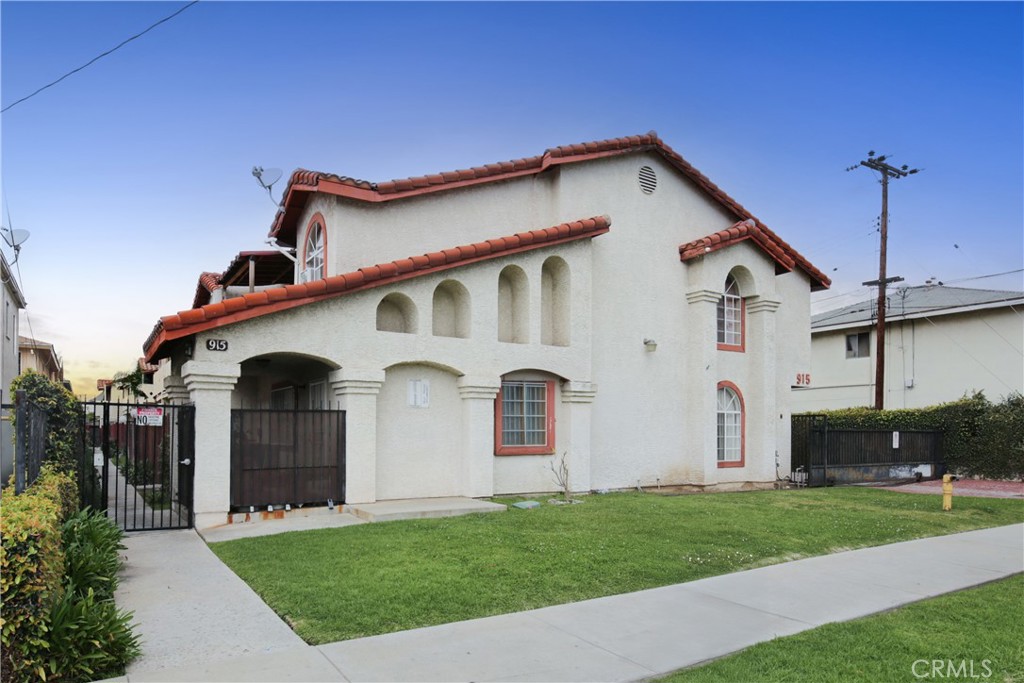 915 Carob Way 5 Property Photo